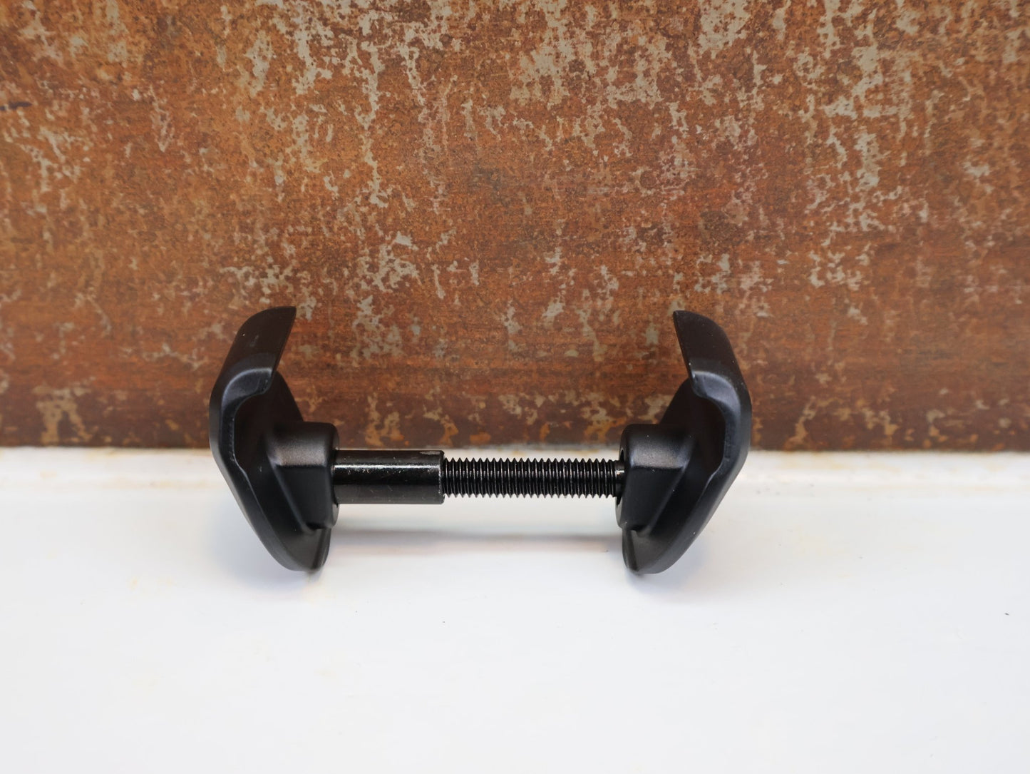 Zubehör von Trek, TREK 2 - BOLT SATTELSTÜTZEN - KLEMMBACKEN 7X10 MM / FÜR CARBON RAILS / MADONE DOMANE / W524901 vor USEDBIKES - OB.DE Hintergrund