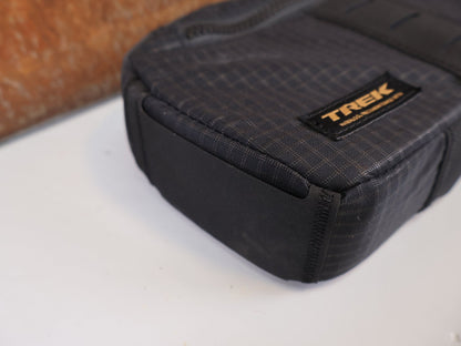 Taschen & Rucksäcke von Trek, TREK ADVENTURE RAHMENTASCHE / ULTRAGRID RIPSTOP / WASSERBESTÄNDIG / 2.6L vor USEDBIKES - OB.DE Hintergrund