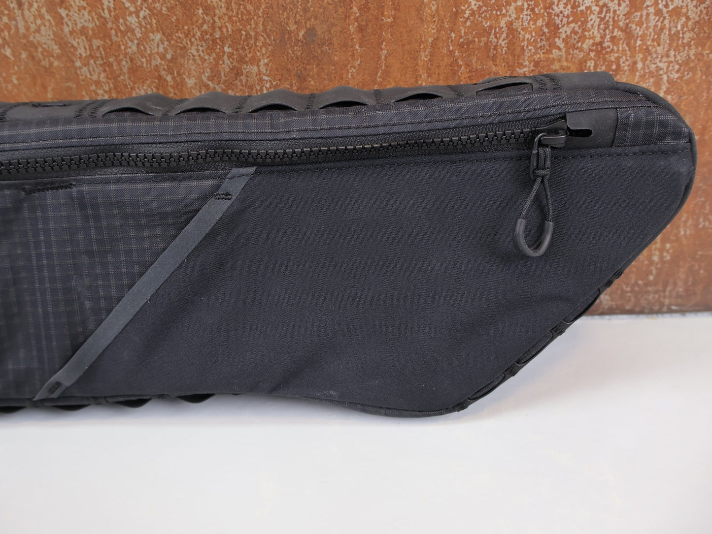 Taschen & Rucksäcke von Trek, TREK ADVENTURE RAHMENTASCHE / ULTRAGRID RIPSTOP / WASSERBESTÄNDIG / 2.6L vor USEDBIKES - OB.DE Hintergrund