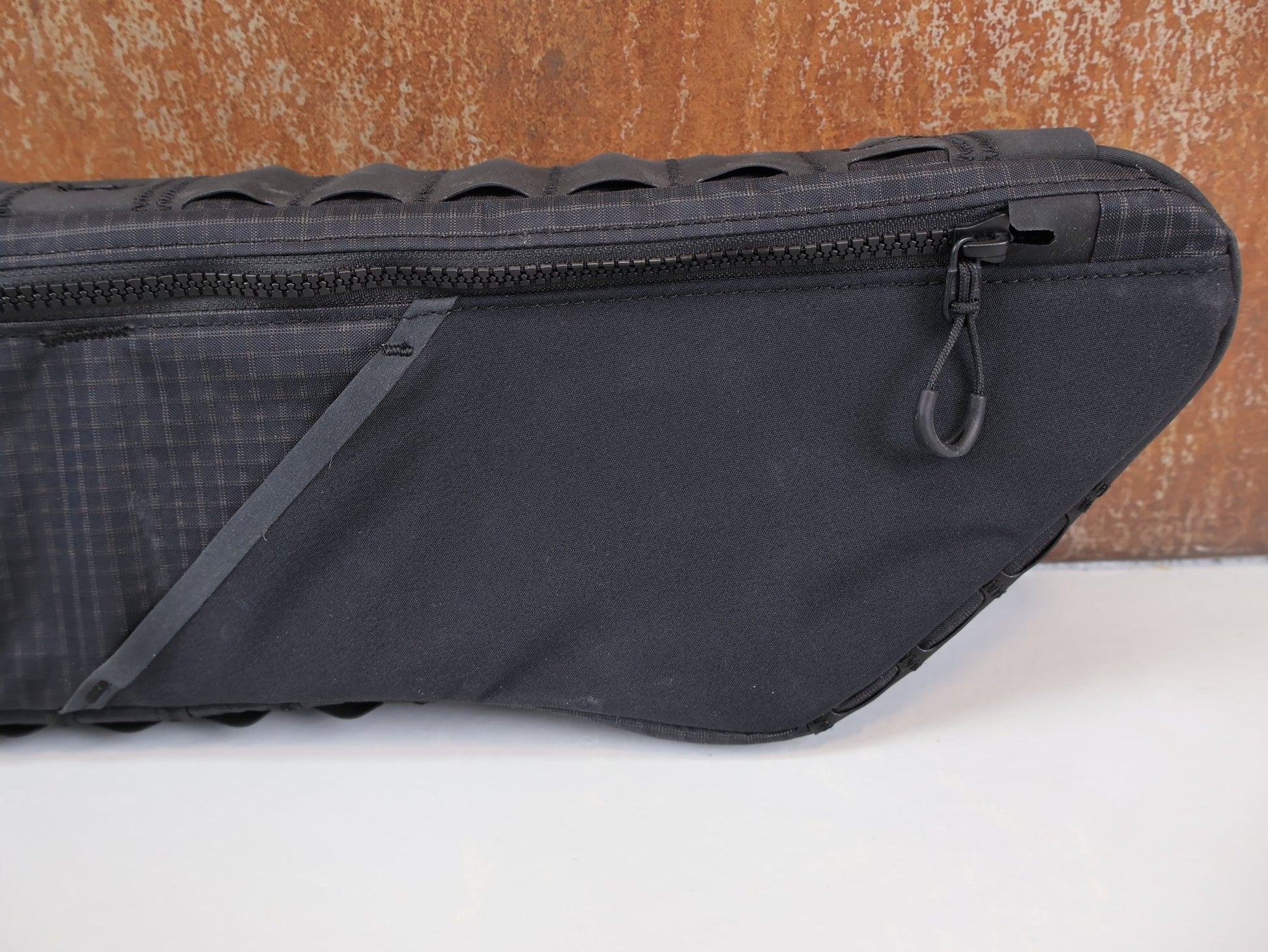 Taschen & Rucksäcke von Trek, TREK ADVENTURE RAHMENTASCHE / ULTRAGRID RIPSTOP / WASSERBESTÄNDIG / 2.6L vor USEDBIKES - OB.DE Hintergrund