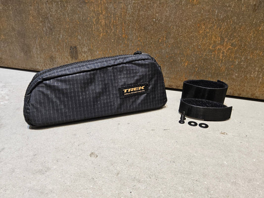 Taschen & Rucksäcke von Trek, TREK ADVENTURE TOPTUBE OBERROHRTASCHE / 0.8 LITER vor USEDBIKES - OB.DE Hintergrund