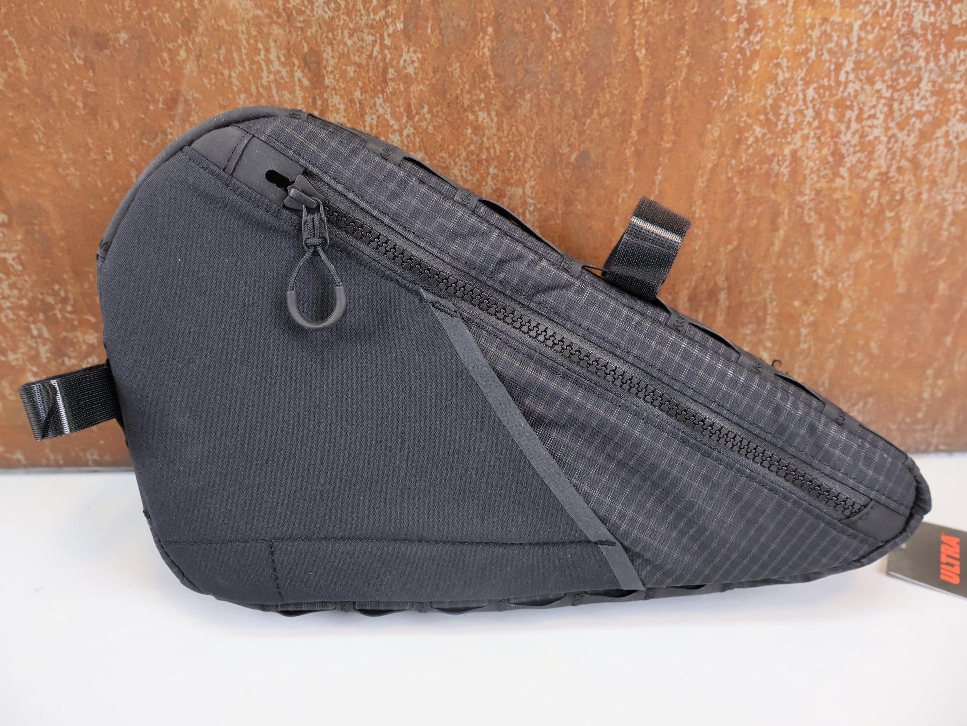 Taschen & Rucksäcke von Trek, TREK ADVENTURE TRIANGLE RAHMENTASCHE / 1,6 L / ULTRAGRID RIPSTOP / WASSERBESTÄNDIG vor USEDBIKES - OB.DE Hintergrund