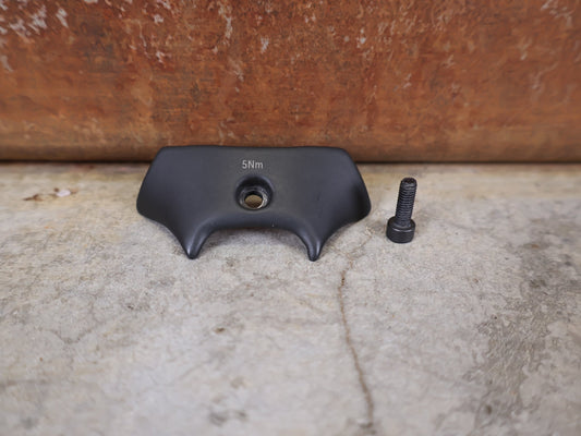 Zubehör von Trek, TREK AEOLUS BARSTEM ROUTING COVER / INTEGRIERT – ORIGINAL ERSATZTEIL W597991 vor USEDBIKES - OB.DE Hintergrund