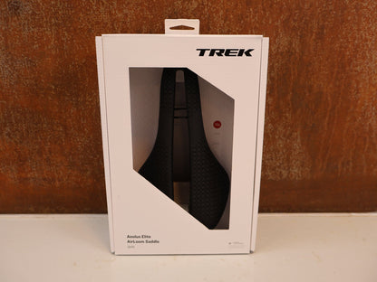 Sattel von Trek, TREK AEOLUS ELITE AIRLOOM 3D SATTEL 135 MM vor USEDBIKES-OB.DE Hintergrund