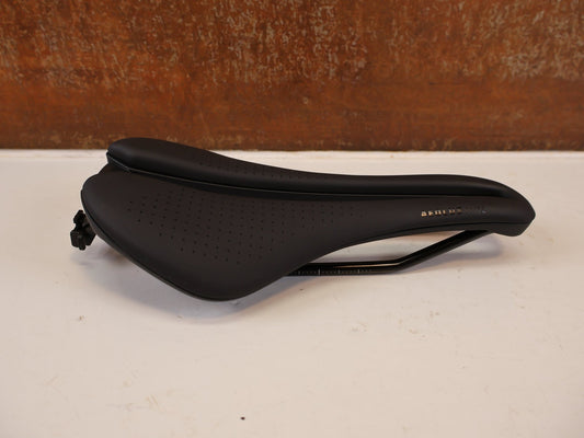 Sattel von Trek, TREK AEOLUS ELITE RENNRADSATTEL 135 MM SCHWARZ 5337810 vor USEDBIKES-OB.DE Hintergrund