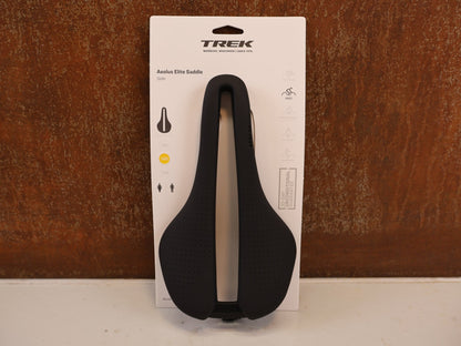 Sattel von Trek, TREK AEOLUS ELITE RENNRADSATTEL 145 MM SCHWARZ 5337811 vor USEDBIKES-OB.DE Hintergrund