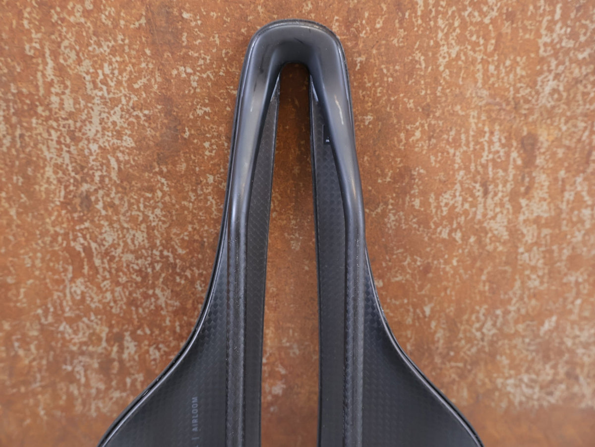 Sattel von Trek, Trek Aeolus RSL AirLoom 3D Carbon Sattel 155mm vor USEDBIKES-OB.DE Hintergrund