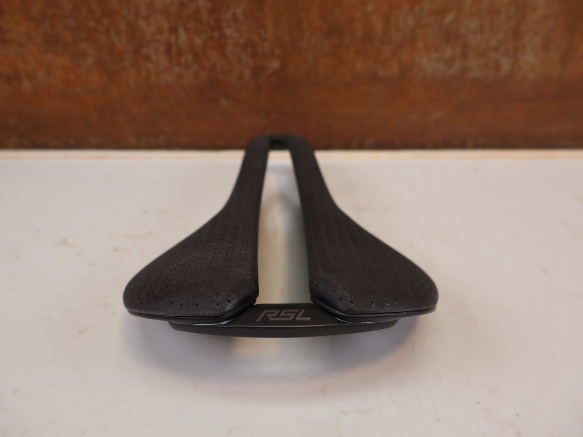Sattel von Trek, Trek Aeolus RSL AirLoom 3D Carbon Sattel 155mm vor USEDBIKES-OB.DE Hintergrund