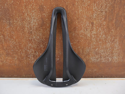 Sattel von Trek, Trek Aeolus RSL AirLoom 3D Carbon Sattel 155mm vor USEDBIKES-OB.DE Hintergrund