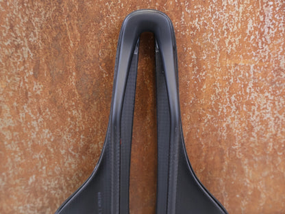 Sattel von Trek, TREK AEOLUS RSL AIRLOOM CARBON 3D SATTEL 155 MM vor USEDBIKES-OB.DE Hintergrund