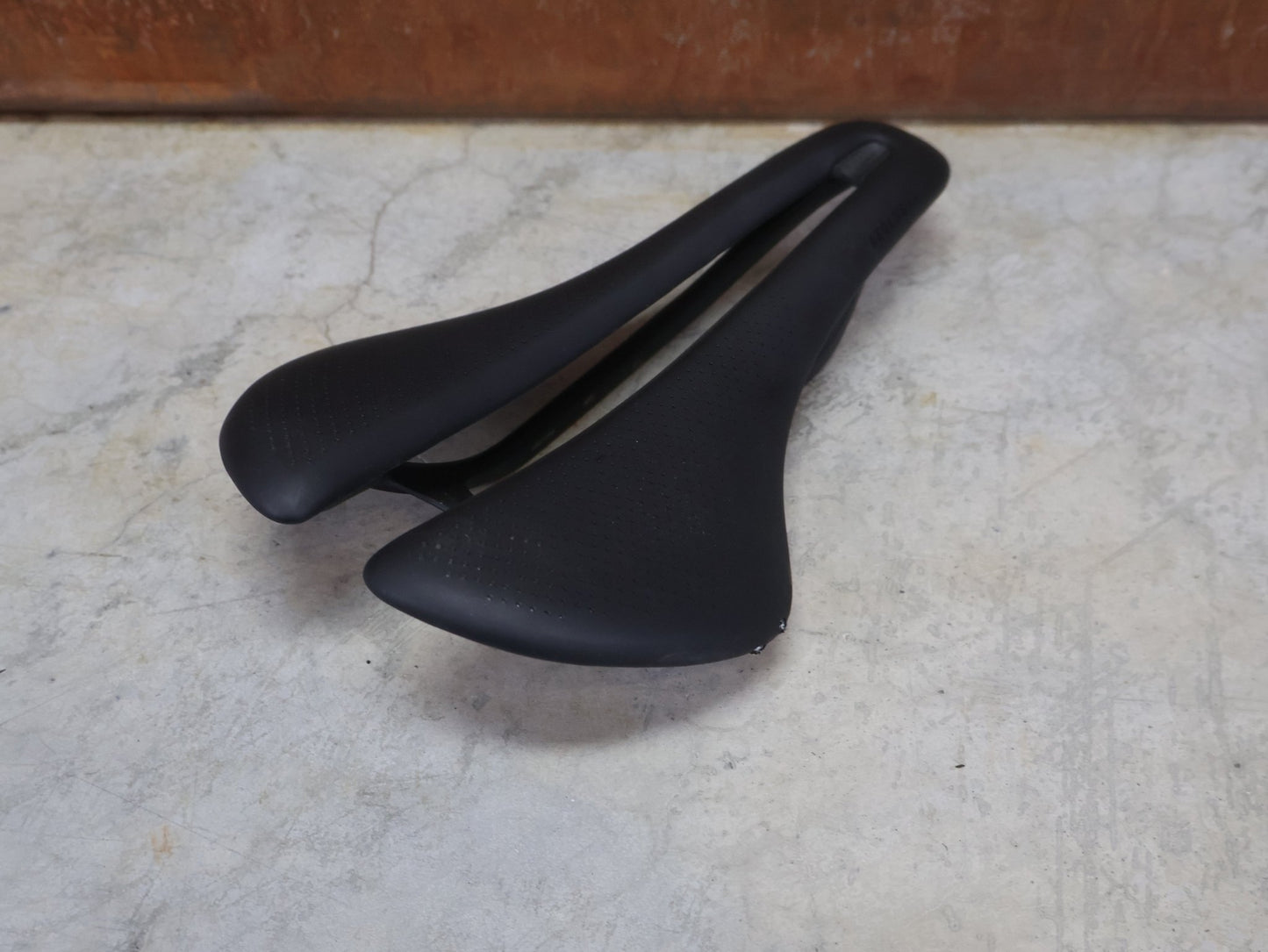 Sattel von Trek, TREK AEOLUS RSL SATTEL 155MM vor USEDBIKES - OB.DE Hintergrund