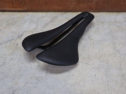 Sattel von Trek, TREK AEOLUS RSL SATTEL 155MM vor USEDBIKES - OB.DE Hintergrund