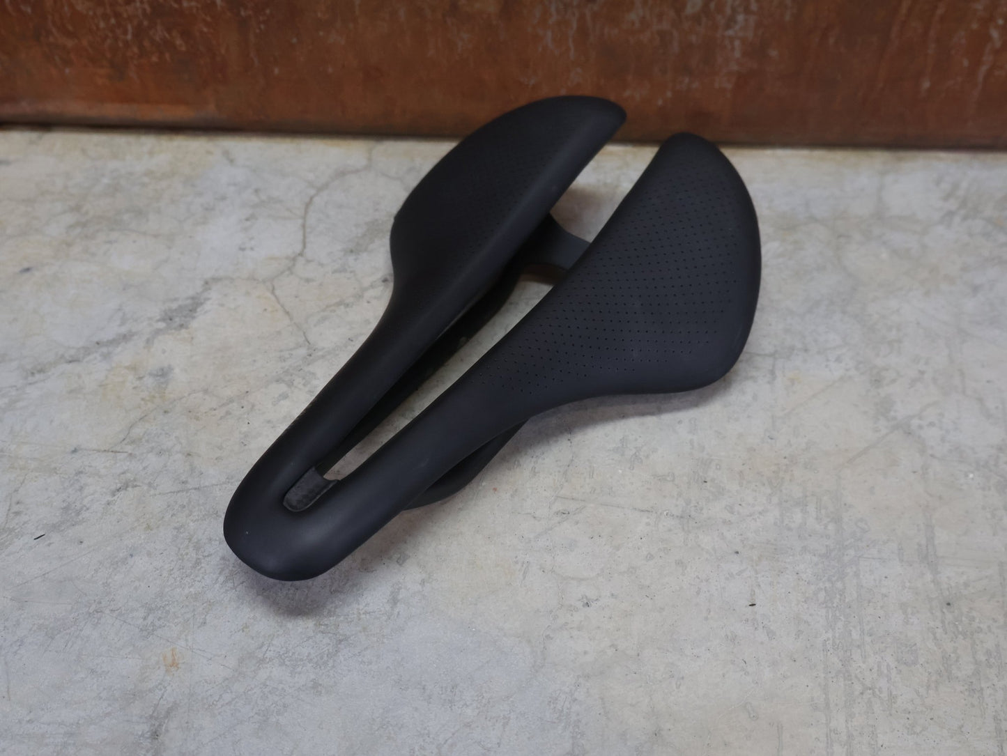 Sattel von Trek, TREK AEOLUS RSL SATTEL 155MM vor USEDBIKES - OB.DE Hintergrund