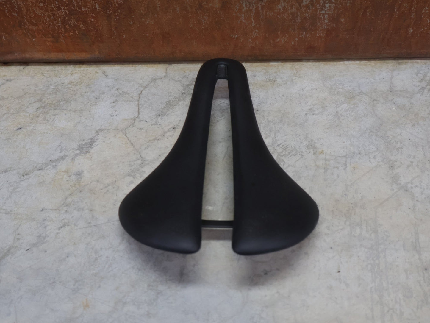 Sattel von Trek, TREK AEOLUS RSL SATTEL 155MM vor USEDBIKES - OB.DE Hintergrund