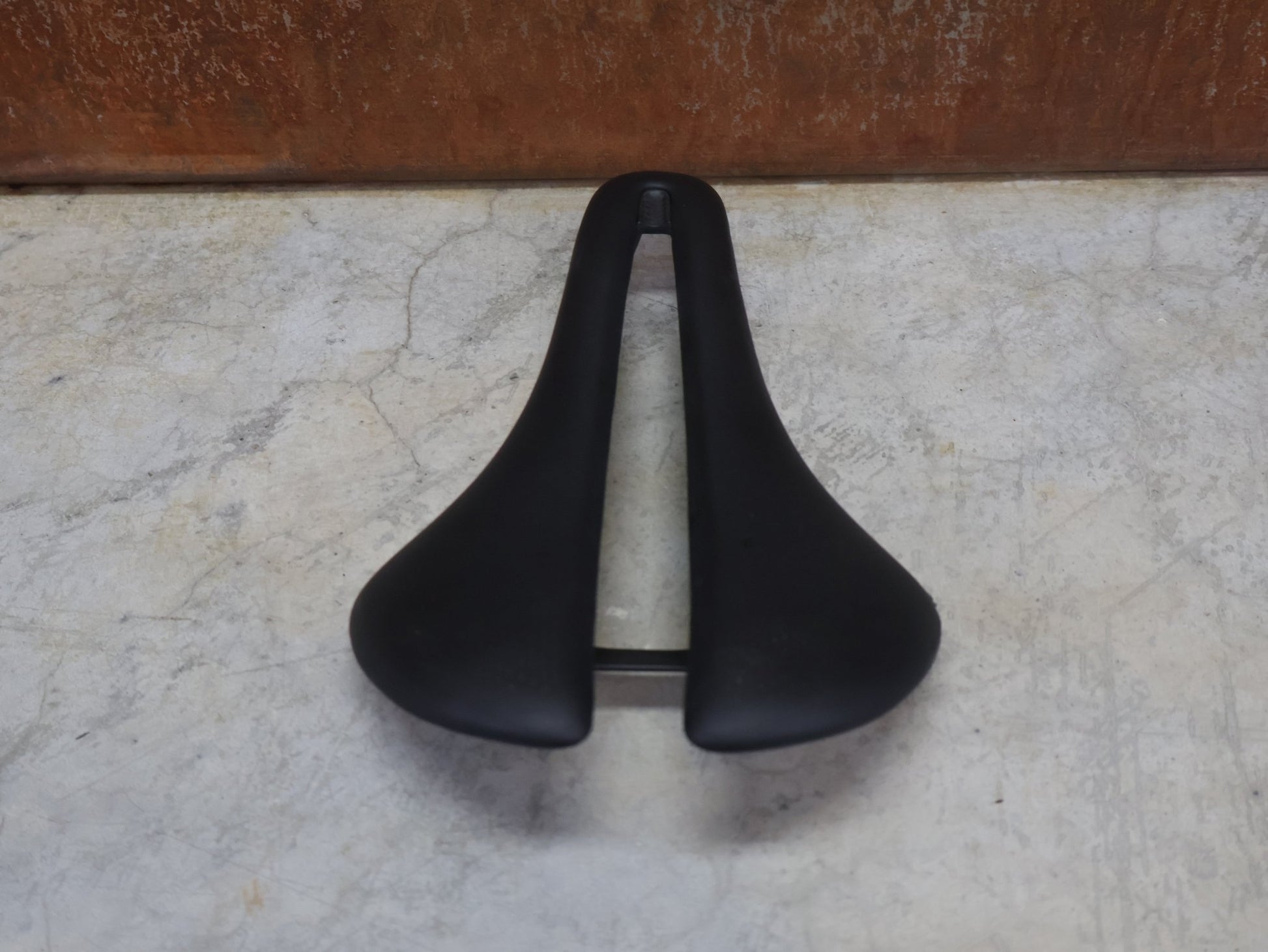 Sattel von Trek, TREK AEOLUS RSL SATTEL 155MM vor USEDBIKES - OB.DE Hintergrund