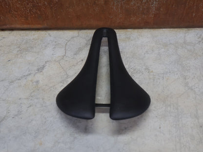 Sattel von Trek, TREK AEOLUS RSL SATTEL 155MM vor USEDBIKES - OB.DE Hintergrund