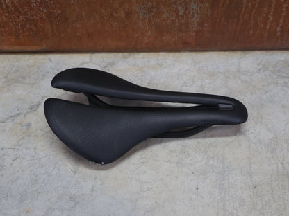 Sattel von Trek, TREK AEOLUS RSL SATTEL 155MM vor USEDBIKES - OB.DE Hintergrund