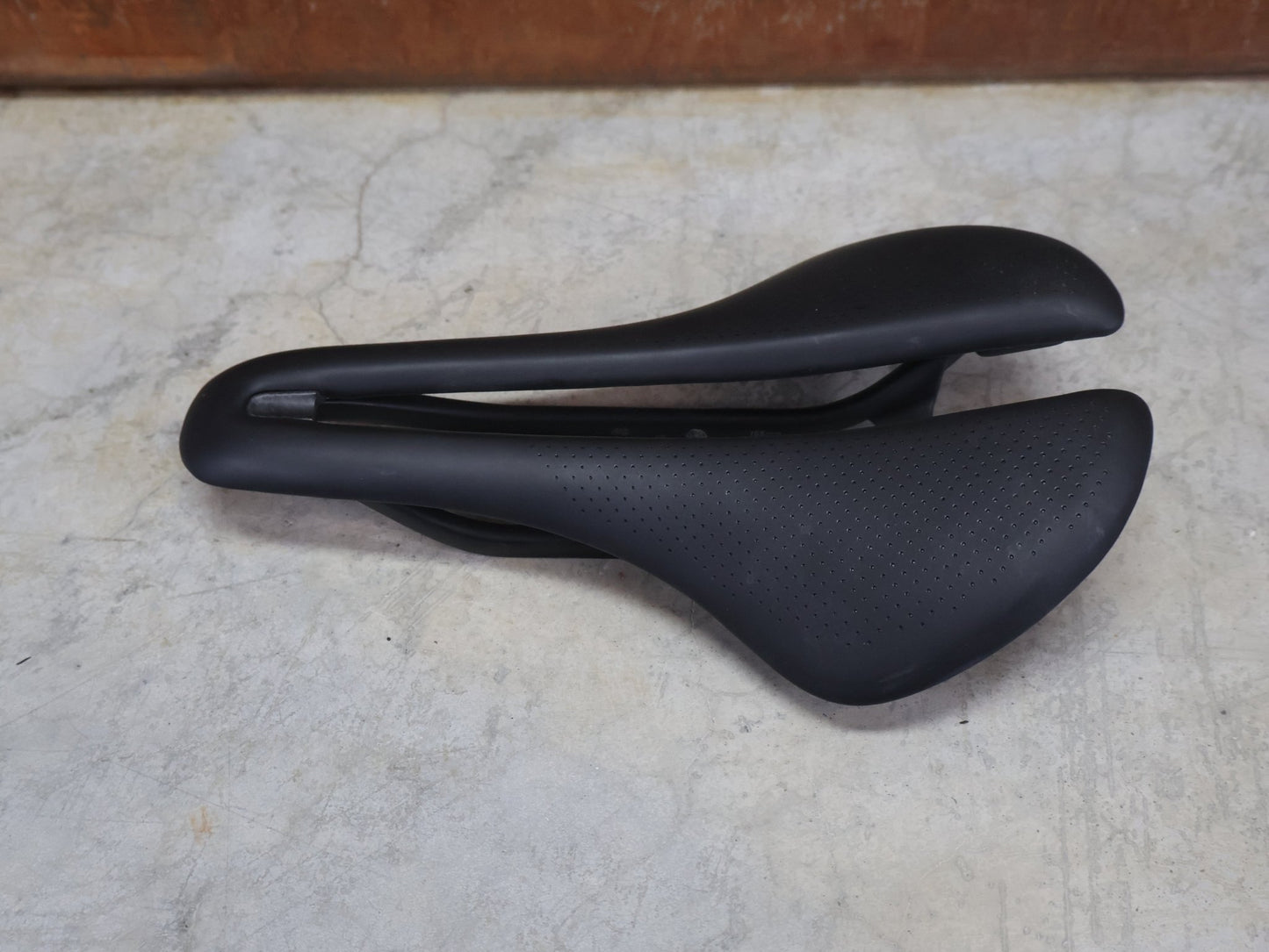 Sattel von Trek, TREK AEOLUS RSL SATTEL 155MM vor USEDBIKES - OB.DE Hintergrund