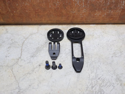 Computerhalterung von Trek, TREK – AERO RSL BARSTEM PRO BLENDR HALTERUNG / ORIGINAL / GARMIN & WAHOO PUCKS vor USEDBIKES - OB.DE Hintergrund