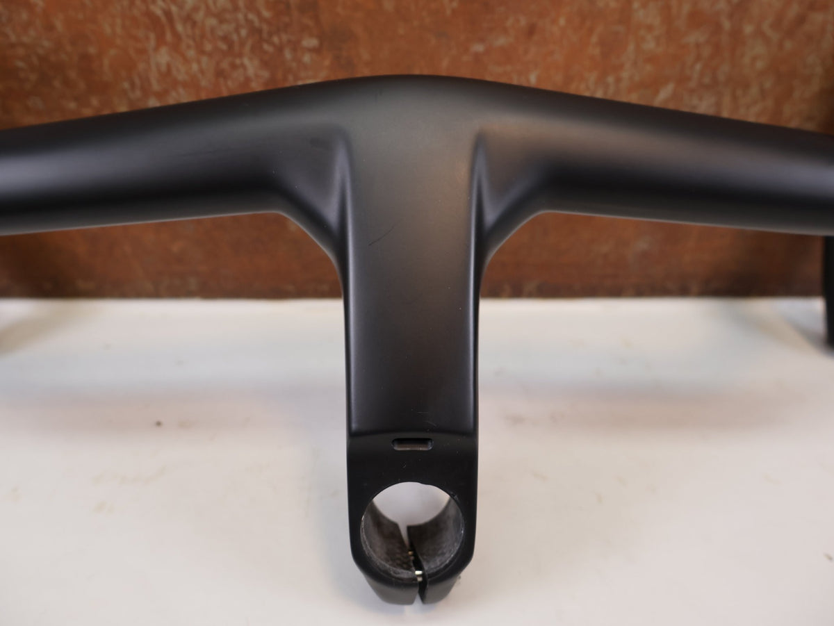 Lenker von Trek, Trek Aero RSL Carbon Lenker Vorbau 390/420x100mm 312g vor USEDBIKES-OB.DE Hintergrund
