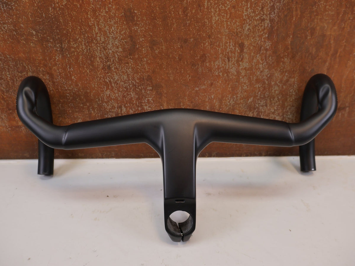 Lenker von Trek, Trek Aero RSL Carbon Lenker Vorbau 390/420x100mm 312g vor USEDBIKES-OB.DE Hintergrund