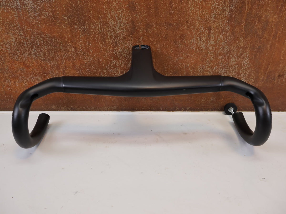 Lenker von Trek, Trek Aero RSL Carbon Lenker Vorbau 390/420x100mm 312g vor USEDBIKES-OB.DE Hintergrund