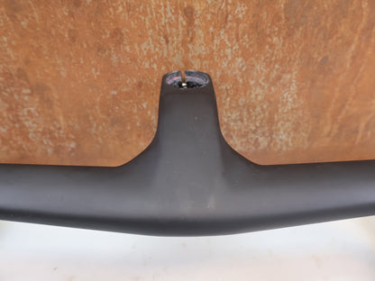 Lenker von Trek, Trek Aero RSL Road Carbon Lenker-Vorbau Einheit 390-420 x 80mm vor USEDBIKES-OB.DE Hintergrund