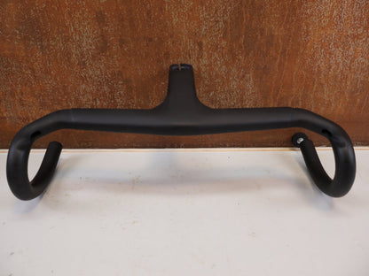 Lenker von Trek, Trek Aero RSL Road Carbon Lenker-Vorbau Einheit 410-440 x 110mm vor USEDBIKES-OB.DE Hintergrund