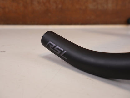 Lenker von Trek, Trek Aero RSL Road Carbon Lenker-Vorbau Einheit 410-440 x 110mm vor USEDBIKES-OB.DE Hintergrund