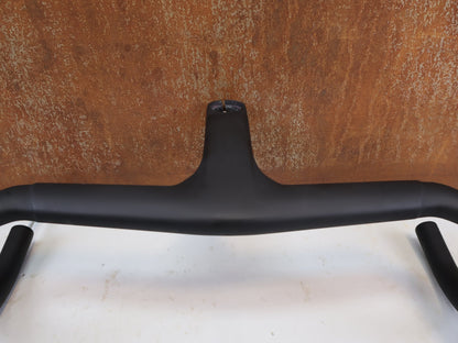 Lenker von Trek, Trek Aero RSL Road Carbon Lenker-Vorbau Einheit 410-440 x 110mm vor USEDBIKES-OB.DE Hintergrund