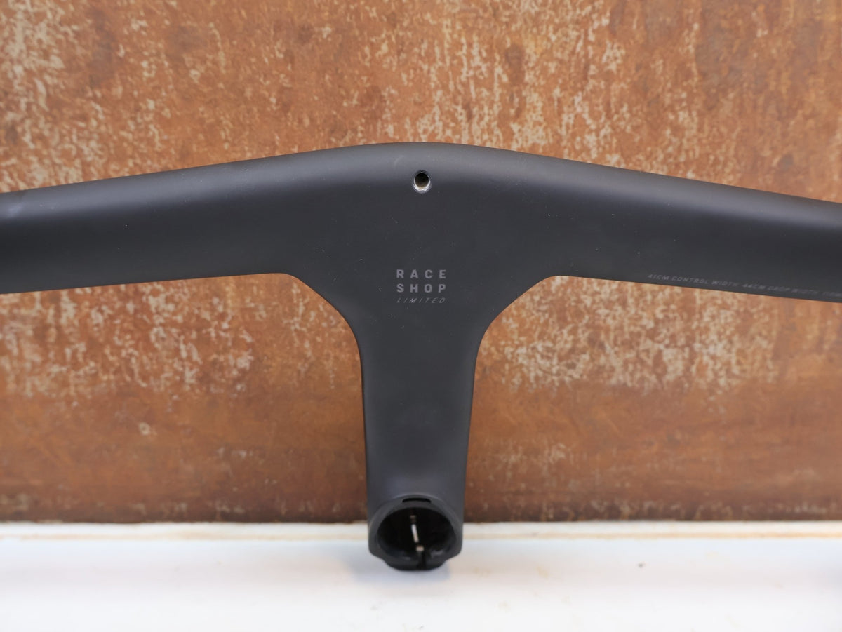 Lenker von Trek, Trek Aero RSL Road Carbon Lenker-Vorbau Einheit 410-440 x 110mm vor USEDBIKES-OB.DE Hintergrund