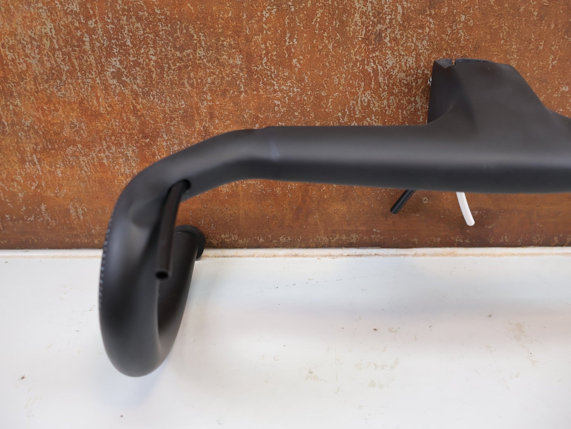 Lenker von Trek, TREK AERO RSL ROAD INTEGRIERTE LENKER-/ VORBAU EINHEIT / 380X80MM / W5316675 / MADONE GEN 8 vor USEDBIKES-OB.DE Hintergrund