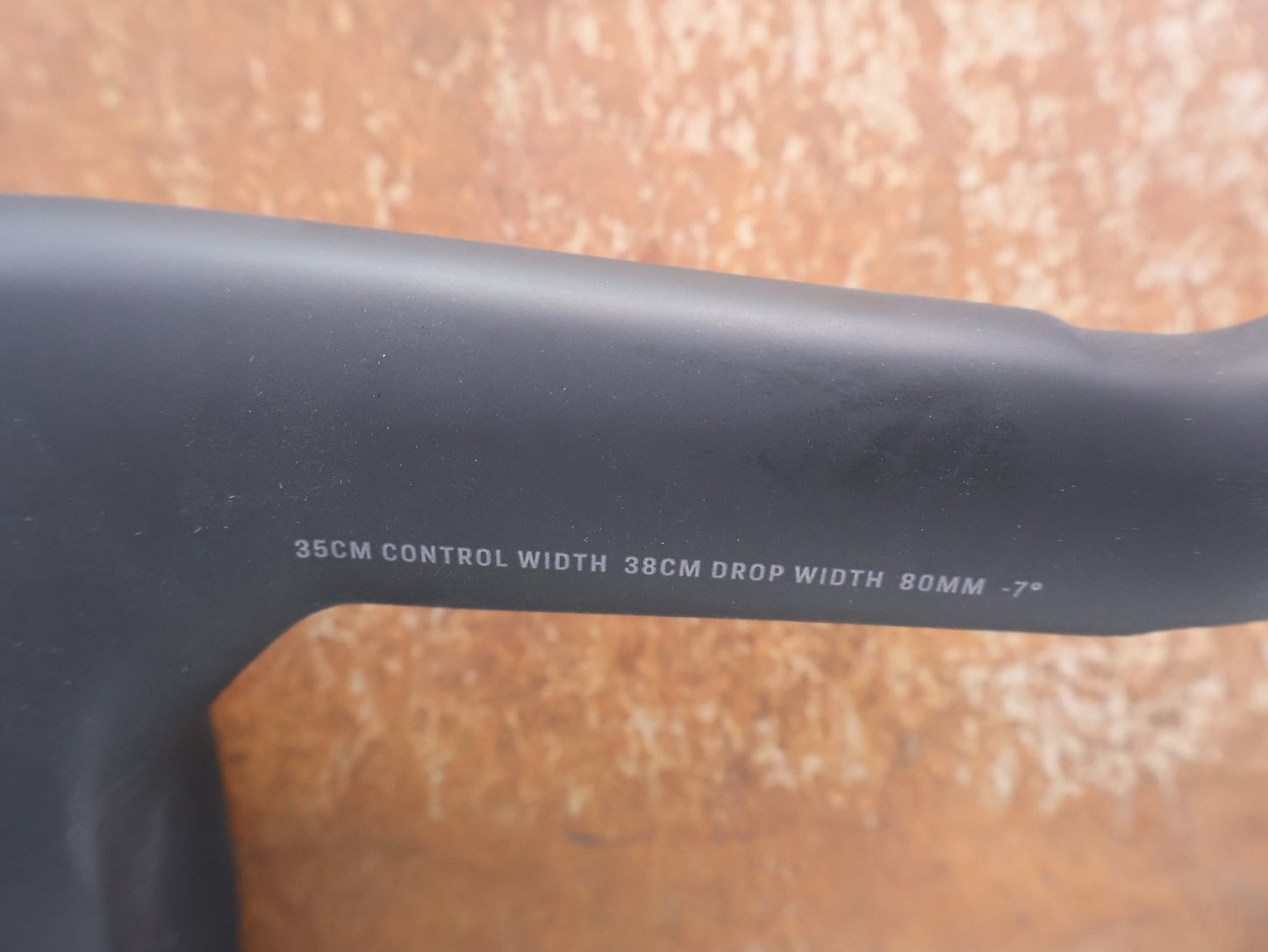 Lenker von Trek, TREK AERO RSL ROAD INTEGRIERTE LENKER-/ VORBAU EINHEIT / 380X80MM / W5316675 / MADONE GEN 8 vor USEDBIKES-OB.DE Hintergrund