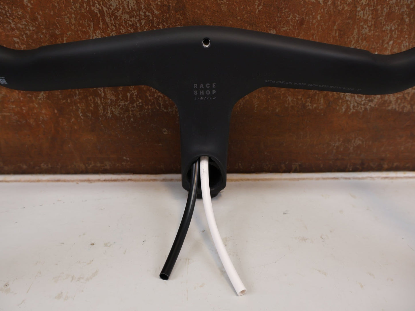 Lenker von Trek, TREK AERO RSL ROAD INTEGRIERTE LENKER-/ VORBAU EINHEIT / 380X80MM / W5316675 / MADONE GEN 8 vor USEDBIKES-OB.DE Hintergrund