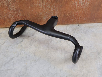 Lenker von Trek, TREK AERO RSL ROAD INTEGRIERTE LENKER - / VORBAU EINHEIT / MADONE GEN 8 350/3800 X 90M vor USEDBIKES - OB.DE Hintergrund