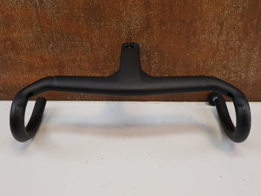Lenker von Trek, TREK AERO RSL ROAD INTEGRIERTE LENKER-/ VORBAU EINHEIT / MADONE GEN 8 / 390/420 MM X 100 MM vor USEDBIKES-OB.DE Hintergrund