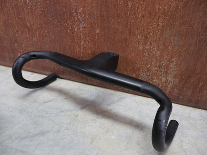 Lenker von Trek, TREK AERO RSL ROAD INTEGRIERTE LENKER - / VORBAU EINHEIT / MADONE GEN 8 390/420 X 90MM vor USEDBIKES - OB.DE Hintergrund