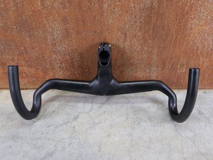 Lenker von Trek, TREK AERO RSL ROAD INTEGRIERTE LENKER - / VORBAU EINHEIT / MADONE GEN 8 390/420 X 90MM vor USEDBIKES - OB.DE Hintergrund