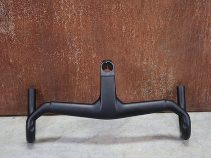 Lenker von Trek, TREK AERO RSL ROAD INTEGRIERTE LENKER - / VORBAU EINHEIT / MADONE GEN 8 410/440 X 100M vor USEDBIKES - OB.DE Hintergrund