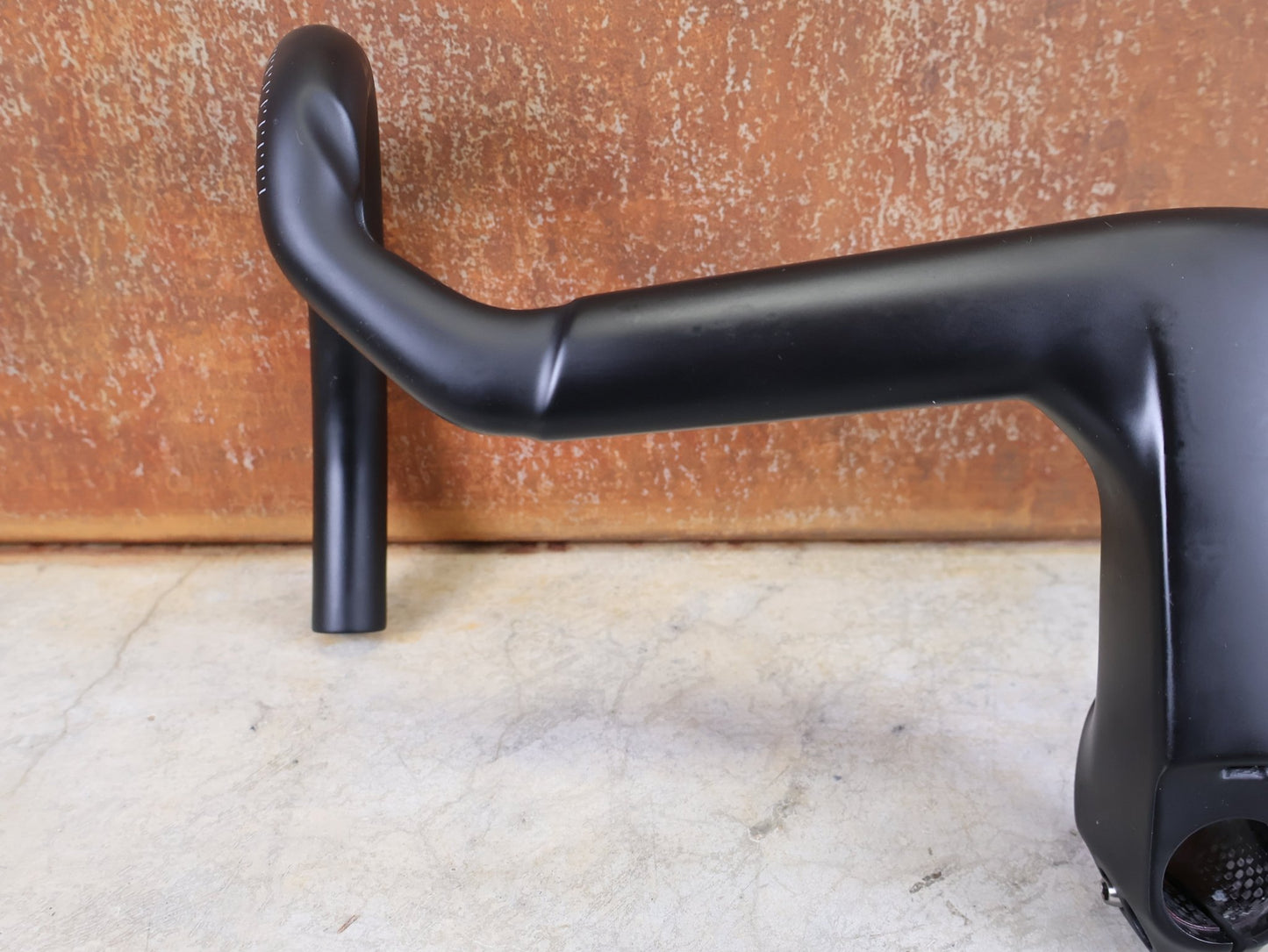 Lenker von Trek, TREK AERO RSL ROAD INTEGRIERTE LENKER - / VORBAU EINHEIT / MADONE GEN 8 410/,440 X 110M vor USEDBIKES - OB.DE Hintergrund