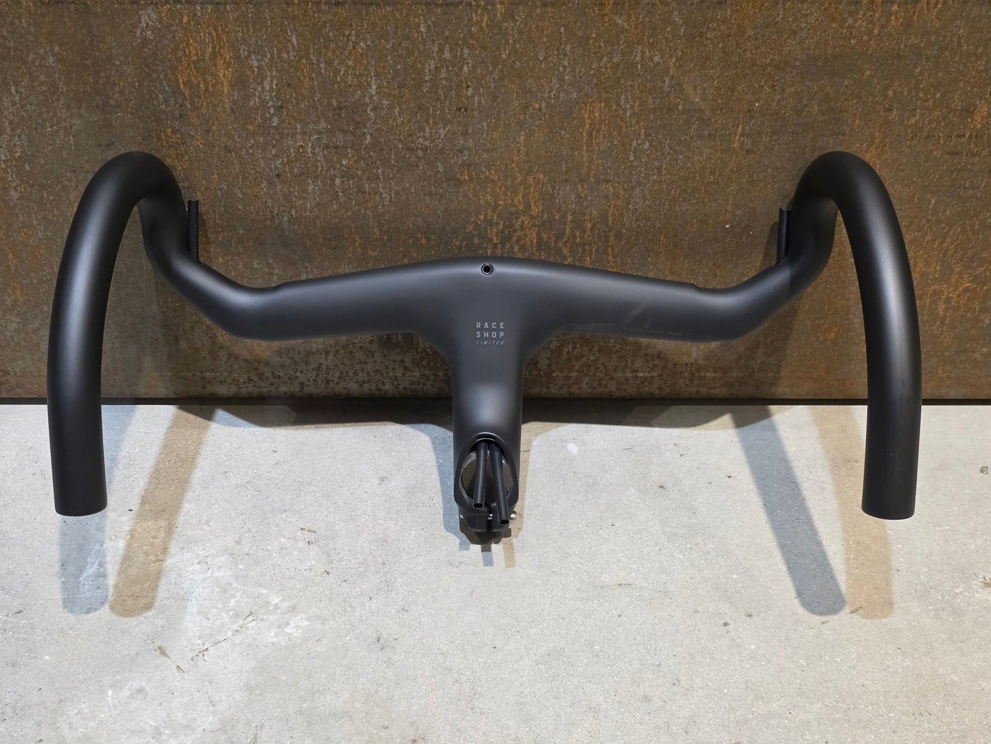 Lenker von Trek, TREK AERO RSL ROAD INTEGRIERTE LENKER - / VORBAU EINHEIT / MADONE GEN 8 vor USEDBIKES - OB.DE Hintergrund