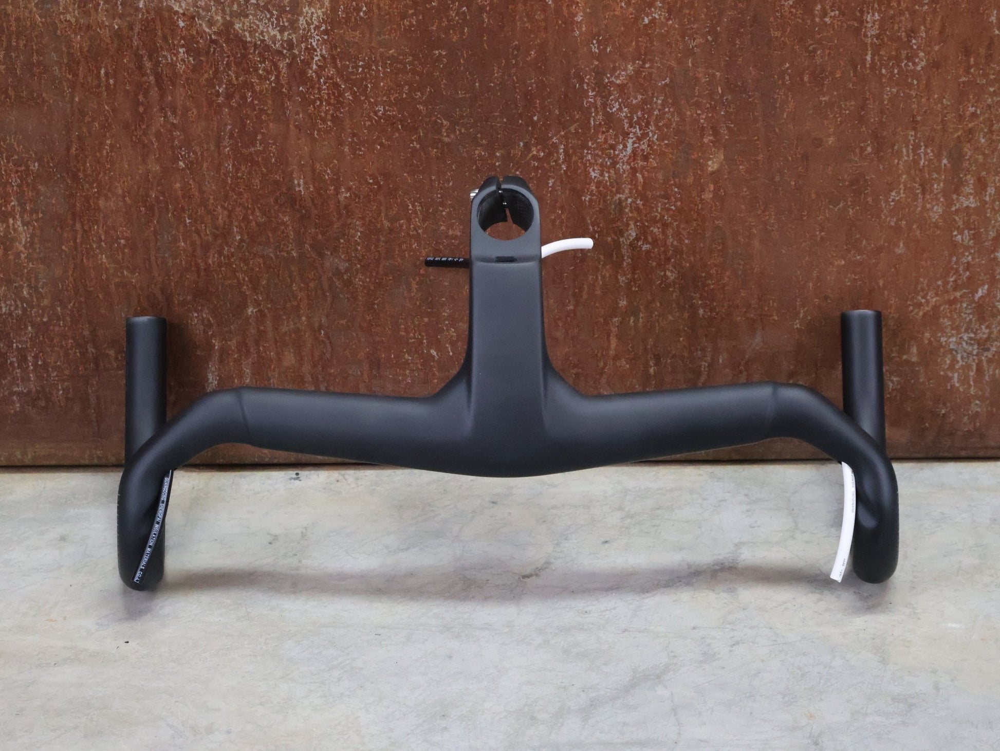 Lenker von Trek, TREK AERO RSL ROAD INTEGRIERTE LENKER - / VORBAU EINHEIT / MADONE GEN 8 vor USEDBIKES - OB.DE Hintergrund