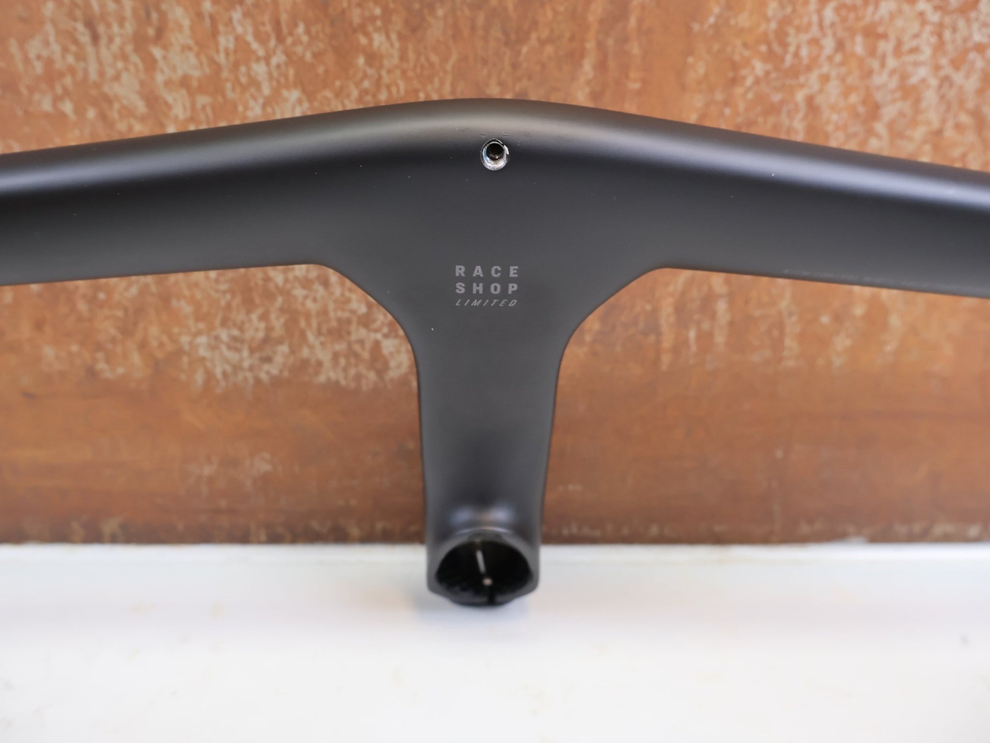 Lenker von Trek, TREK AERO RSL ROAD LENKER-/ VORBAU EINHEIT 410/440 X 110M / MADONE GEN 8 vor USEDBIKES-OB.DE Hintergrund