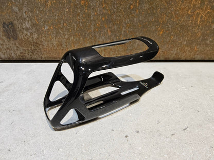 Trinkflaschen und Halter von Trek, TREK AERO TRINKFLASCHE UND CARBON FLASCHENHALTER vor USEDBIKES - OB.DE Hintergrund