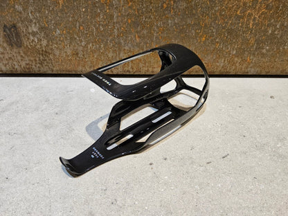 Trinkflaschen und Halter von Trek, TREK AERO TRINKFLASCHE UND CARBON FLASCHENHALTER vor USEDBIKES - OB.DE Hintergrund