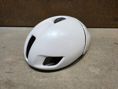 Helme von Trek, TREK BALLISTA MIPS AERO FAHRRADHELM / WHITE vor USEDBIKES - OB.DE Hintergrund