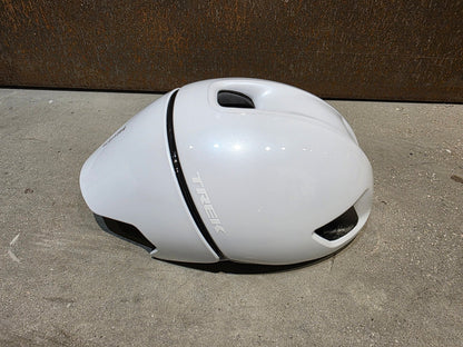 Helme von Trek, TREK BALLISTA MIPS AERO FAHRRADHELM / WHITE vor USEDBIKES - OB.DE Hintergrund