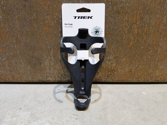 Trinkflaschen und Halter von Trek, TREK BAT CAGE FLASCHENHALTER / BLACK vor USEDBIKES - OB.DE Hintergrund