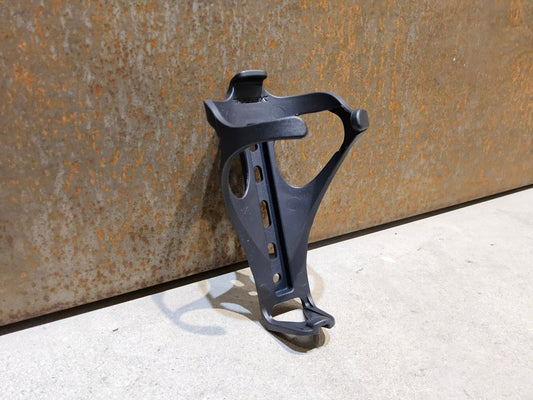 Trinkflaschen und Halter von Trek, TREK BAT CAGE FLASCHENHALTER / BLACK vor USEDBIKES - OB.DE Hintergrund
