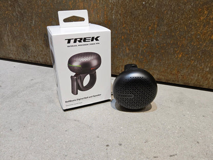 Sonstiges von Trek, TREK BELLBEATS DIGITALE FAHRRADKLINGEL MIT LAUTSPRECHER vor USEDBIKES - OB.DE Hintergrund